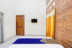 SPOT ON 93819 Homestay Shinta Syariah