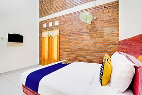 SPOT ON 93819 Homestay Shinta Syariah