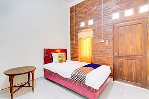 SPOT ON 93819 Homestay Shinta Syariah