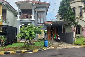 OYO 93820 Salma Homestay Syariah Near alun alun kota purwokerto