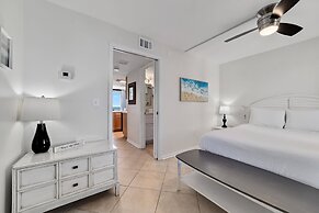 1br/1ba Sleeps 4 Near Beach w/ Breathtaking Ocean Views