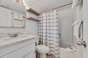 1br/1ba Sleeps 4 Near Beach w/ Breathtaking Ocean Views