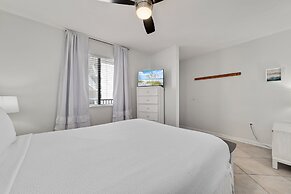 1br/1ba Sleeps 4 Near Beach w/ Breathtaking Ocean Views