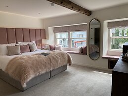 Coffee & Stays at Cartmel Square