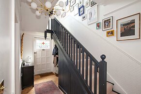 Charming 3BD Oasis 3 Min Walk From Beach Front!