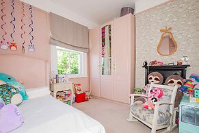 Charming 3BD Oasis 3 Min Walk From Beach Front!