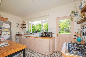 Charming 3BD Oasis 3 Min Walk From Beach Front!