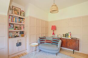 Charming 3BD Oasis 3 Min Walk From Beach Front!