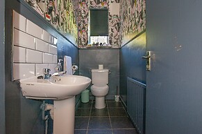 Charming 3BD Oasis 3 Min Walk From Beach Front!