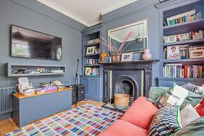 Charming 3BD Oasis 3 Min Walk From Beach Front!