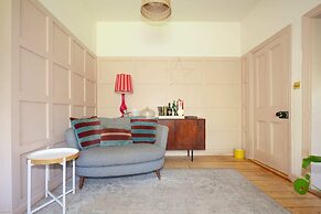 Charming 3BD Oasis 3 Min Walk From Beach Front!