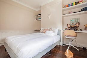 Charming 3BD Oasis 3 Min Walk From Beach Front!