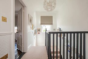 Charming 3BD Oasis 3 Min Walk From Beach Front!