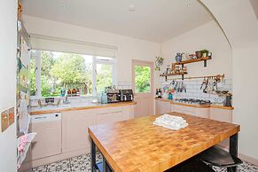 Charming 3BD Oasis 3 Min Walk From Beach Front!