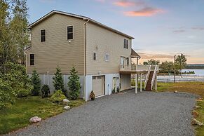 Pocono Paradise by Avantstay Lakeside Retreat, Hot Tub, Game Room, Nea