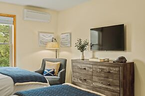 Pocono Paradise by Avantstay Lakeside Retreat, Hot Tub, Game Room, Nea