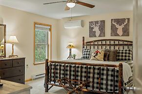 Pocono Paradise by Avantstay Lakeside Retreat, Hot Tub, Game Room, Nea