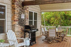 Pocono Paradise by Avantstay Lakeside Retreat, Hot Tub, Game Room, Nea