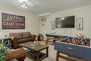 Pocono Paradise by Avantstay Lakeside Retreat, Hot Tub, Game Room, Nea