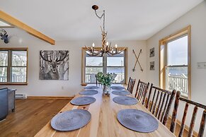 Pocono Paradise by Avantstay Lakeside Retreat, Hot Tub, Game Room, Nea