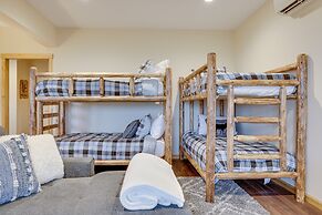 Pocono Paradise by Avantstay Lakeside Retreat, Hot Tub, Game Room, Nea