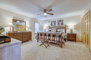 Pocono Paradise by Avantstay Lakeside Retreat, Hot Tub, Game Room, Nea