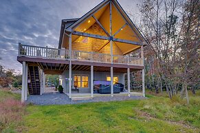 Pocono Paradise by Avantstay Lakeside Retreat, Hot Tub, Game Room, Nea