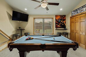 Pocono Paradise by Avantstay Lakeside Retreat, Hot Tub, Game Room, Nea
