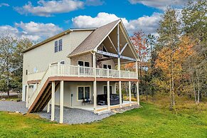 Pocono Paradise by Avantstay Lakeside Retreat, Hot Tub, Game Room, Nea