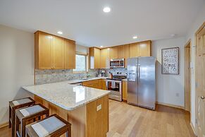 Pocono Paradise by Avantstay Lakeside Retreat, Hot Tub, Game Room, Nea