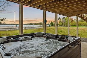 Pocono Paradise by Avantstay Lakeside Retreat, Hot Tub, Game Room, Nea
