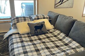 Pocono Paradise by Avantstay Lakeside Retreat, Hot Tub, Game Room, Nea