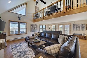 Pocono Paradise by Avantstay Lakeside Retreat, Hot Tub, Game Room, Nea