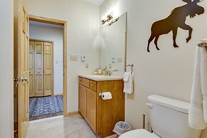 Pocono Paradise by Avantstay Lakeside Retreat, Hot Tub, Game Room, Nea