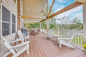 Pocono Paradise by Avantstay Lakeside Retreat, Hot Tub, Game Room, Nea