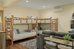 Pocono Paradise by Avantstay Lakeside Retreat, Hot Tub, Game Room, Nea