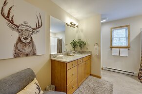 Pocono Paradise by Avantstay Lakeside Retreat, Hot Tub, Game Room, Nea