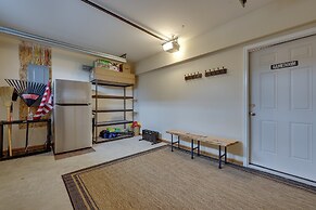 Pocono Paradise by Avantstay Lakeside Retreat, Hot Tub, Game Room, Nea