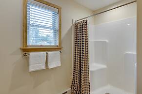 Pocono Paradise by Avantstay Lakeside Retreat, Hot Tub, Game Room, Nea