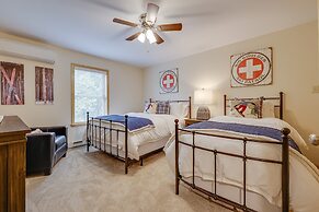 Pocono Paradise by Avantstay Lakeside Retreat, Hot Tub, Game Room, Nea