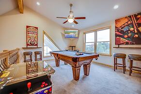 Pocono Paradise by Avantstay Lakeside Retreat, Hot Tub, Game Room, Nea