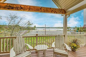 Pocono Paradise by Avantstay Lakeside Retreat, Hot Tub, Game Room, Nea