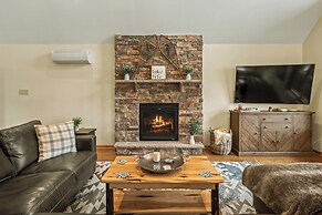 Pocono Paradise by Avantstay Lakeside Retreat, Hot Tub, Game Room, Nea