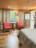 Hinckleys Dreamwood Cottages