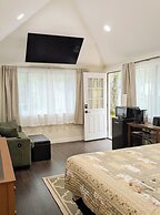 Hinckleys Dreamwood Cottages