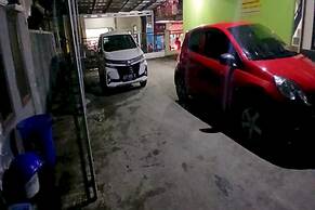 OYO 93861 Adinda Guest House Syariah