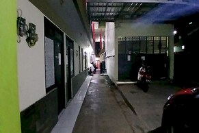 OYO 93861 Adinda Guest House Syariah