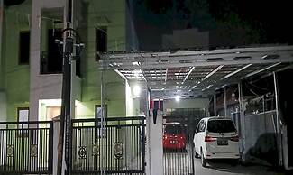 OYO 93861 Adinda Guest House Syariah