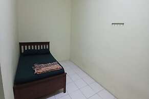 OYO 93861 Adinda Guest House Syariah