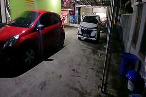 OYO 93861 Adinda Guest House Syariah